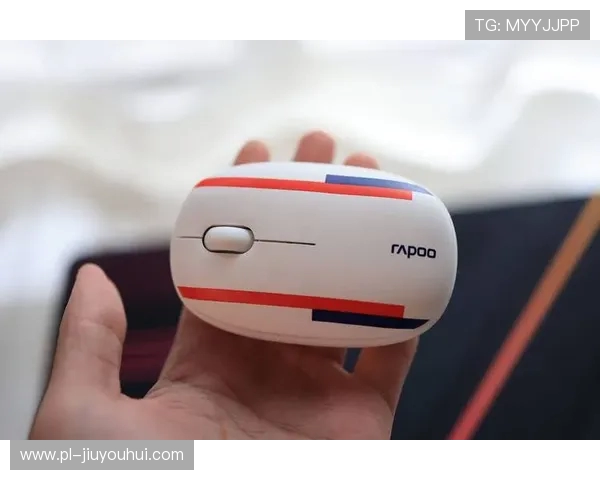 足球纪念款防寒面罩限量发售 冬季必备保暖利器尽显球迷热情